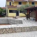 Villa Lara Velovici
