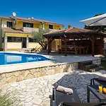 Villa Lara