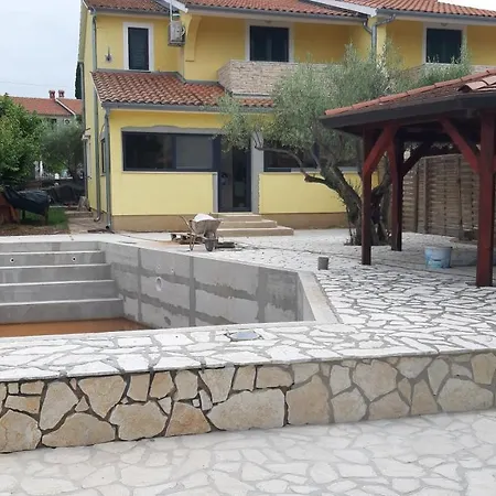 Vila Lara Velovici