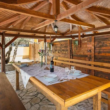 Villa Lara