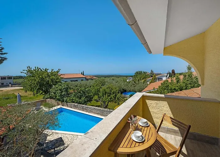 וילה Lara Velovici